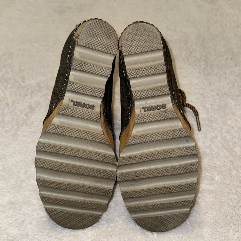 EUC Sorel 1964 Premium Wedge Booties Elk Grey Faux Snakeskin Waterproof Leather - Picture 8 of 9